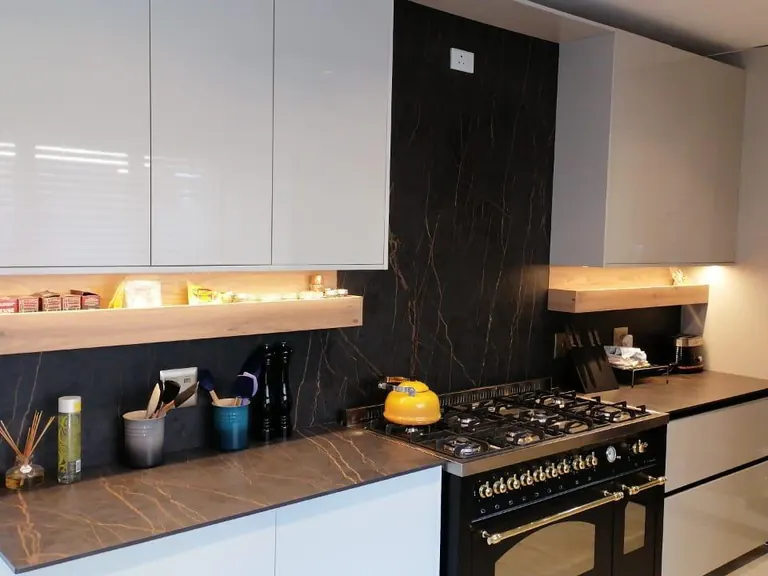 Stone splashback and kitchen worktop.